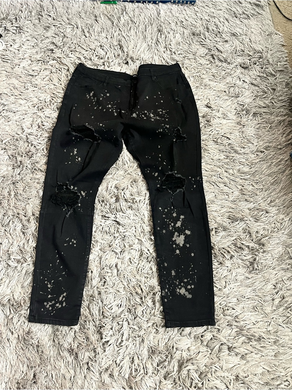 NovaMen Men's Black Distressed Slim Jeans with grayPaint-Splatter Detail Size 42